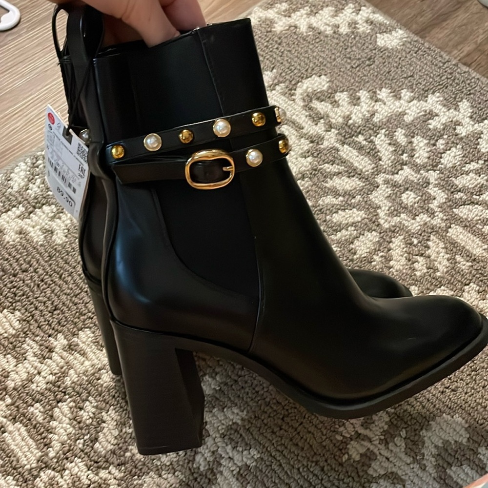 Zara Women’s block Heeled boot size 6.5 NWT